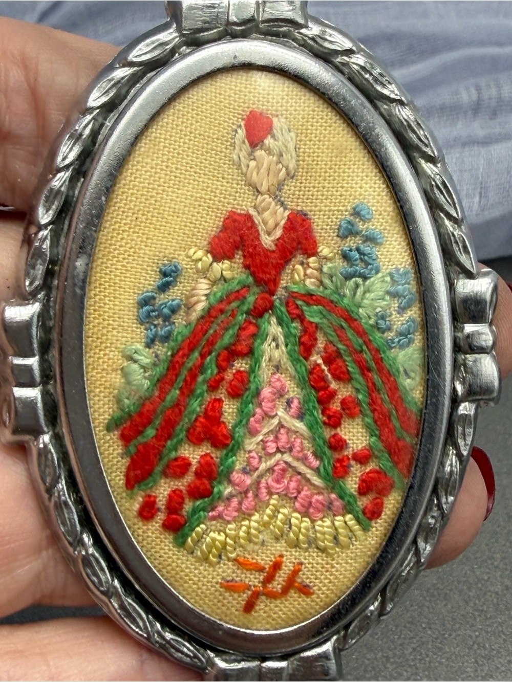 Vintage Embroidered Victorian Lady Brooch #cz149 - Picture 2 of 4